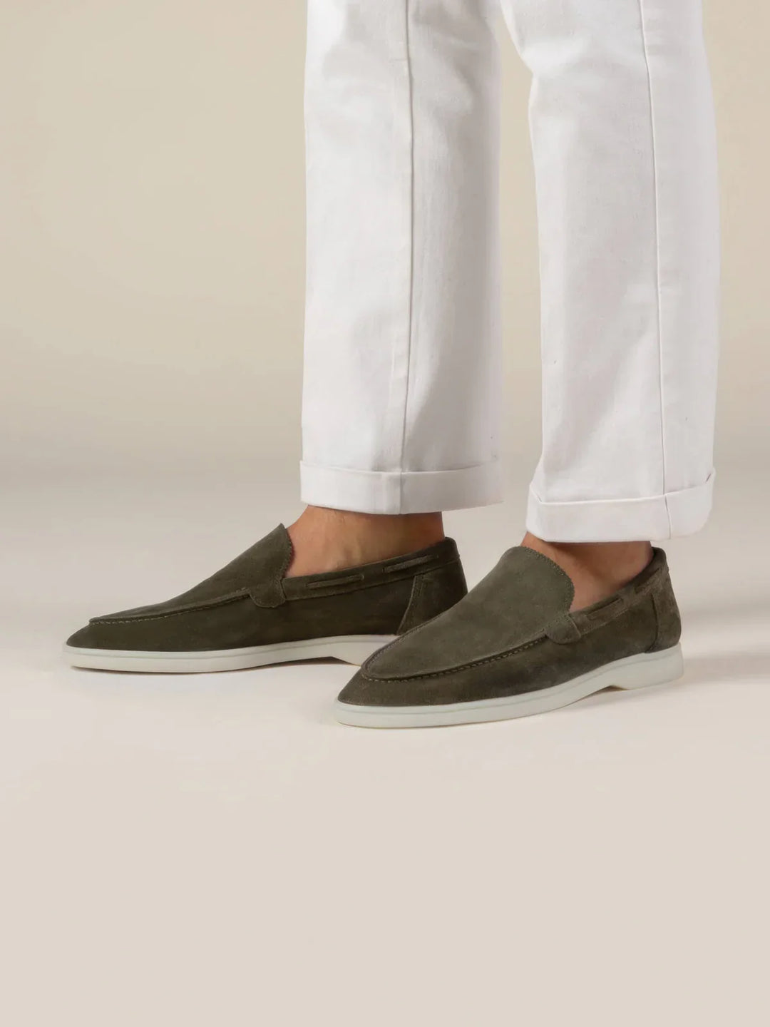 Mocassins en daim vert olive avec design à enfiler pour homme