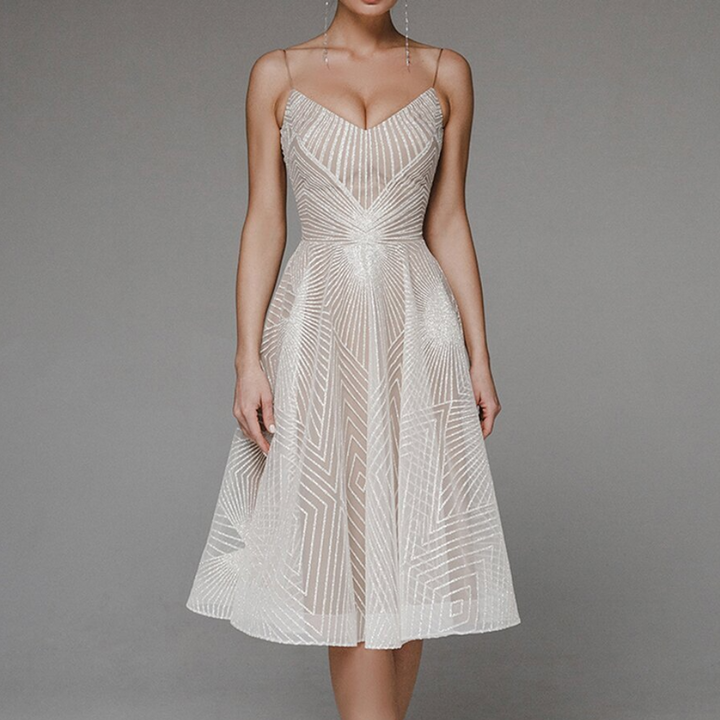 Nika | Robe élégante à silhouette moderne pour femme