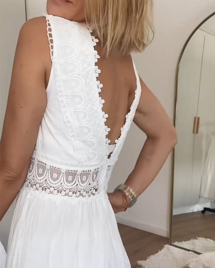 Emmeline | Robe en dentelle à col en V avec finition délicate et taille cintrée pour femme